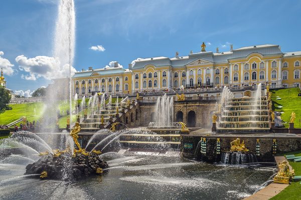 Петергоф: что посмотреть за день — дворцы, фонтаны, парки